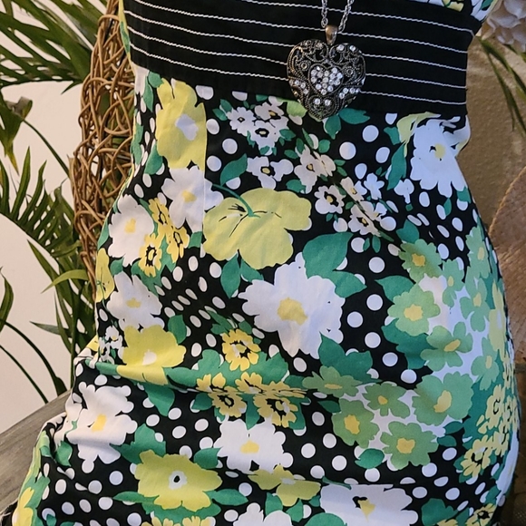 SALE BEAUTIFUL SUMMER MULTI MINI FLORAL DRESS - Picture 7 of 16